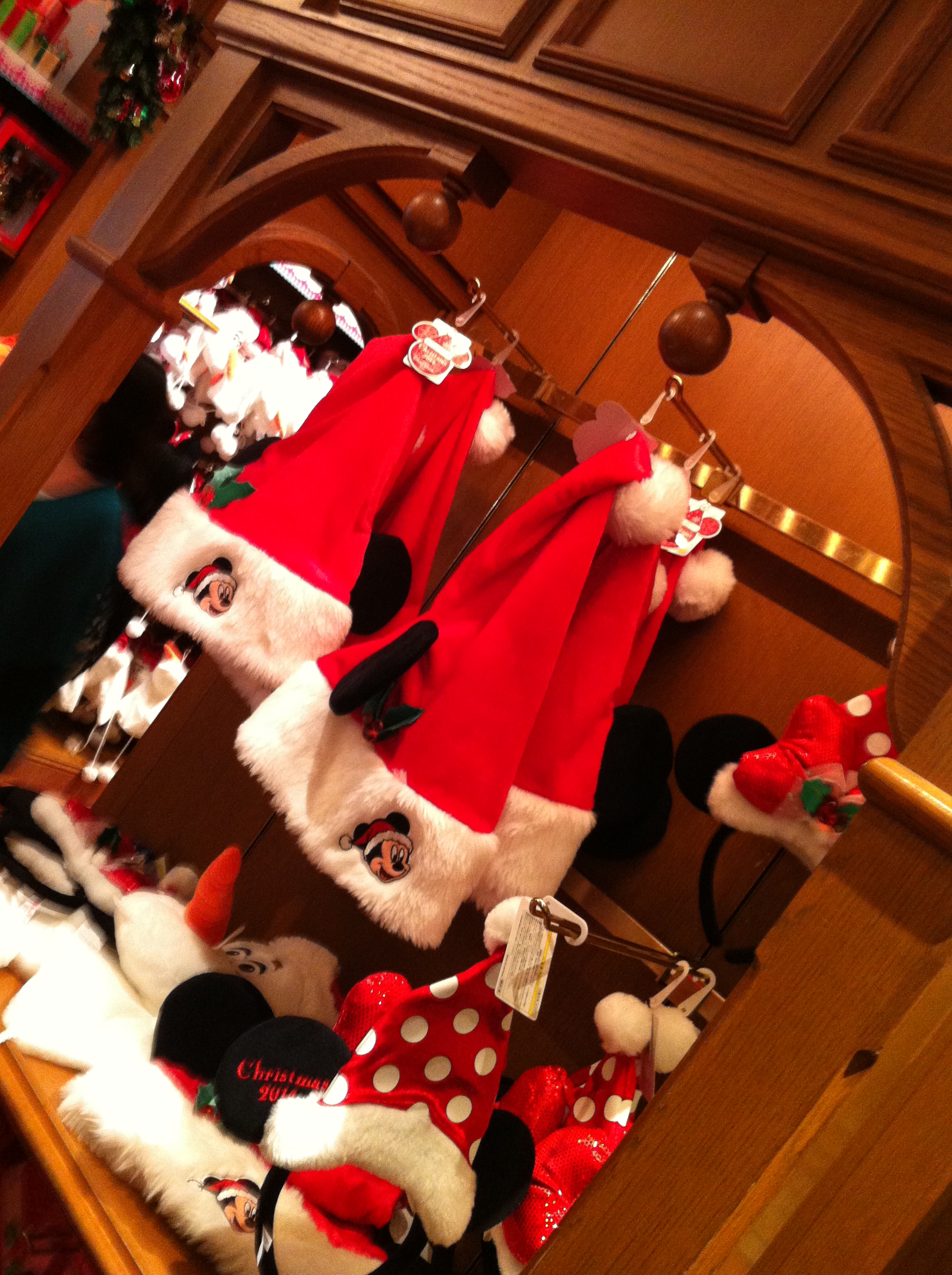 Christmas at Tokyo Disney Resort Part 2 Disneyland’s decorations and