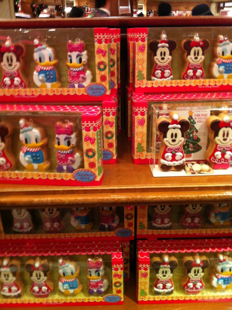 Christmas at Tokyo Disney Resort Part 2: Disneyland’s decorations and ...