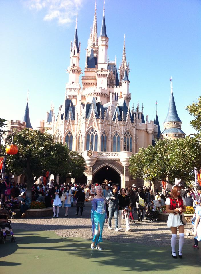 Frozen Elsa cosplay costume Tokyo Disneyland Halloween TDR