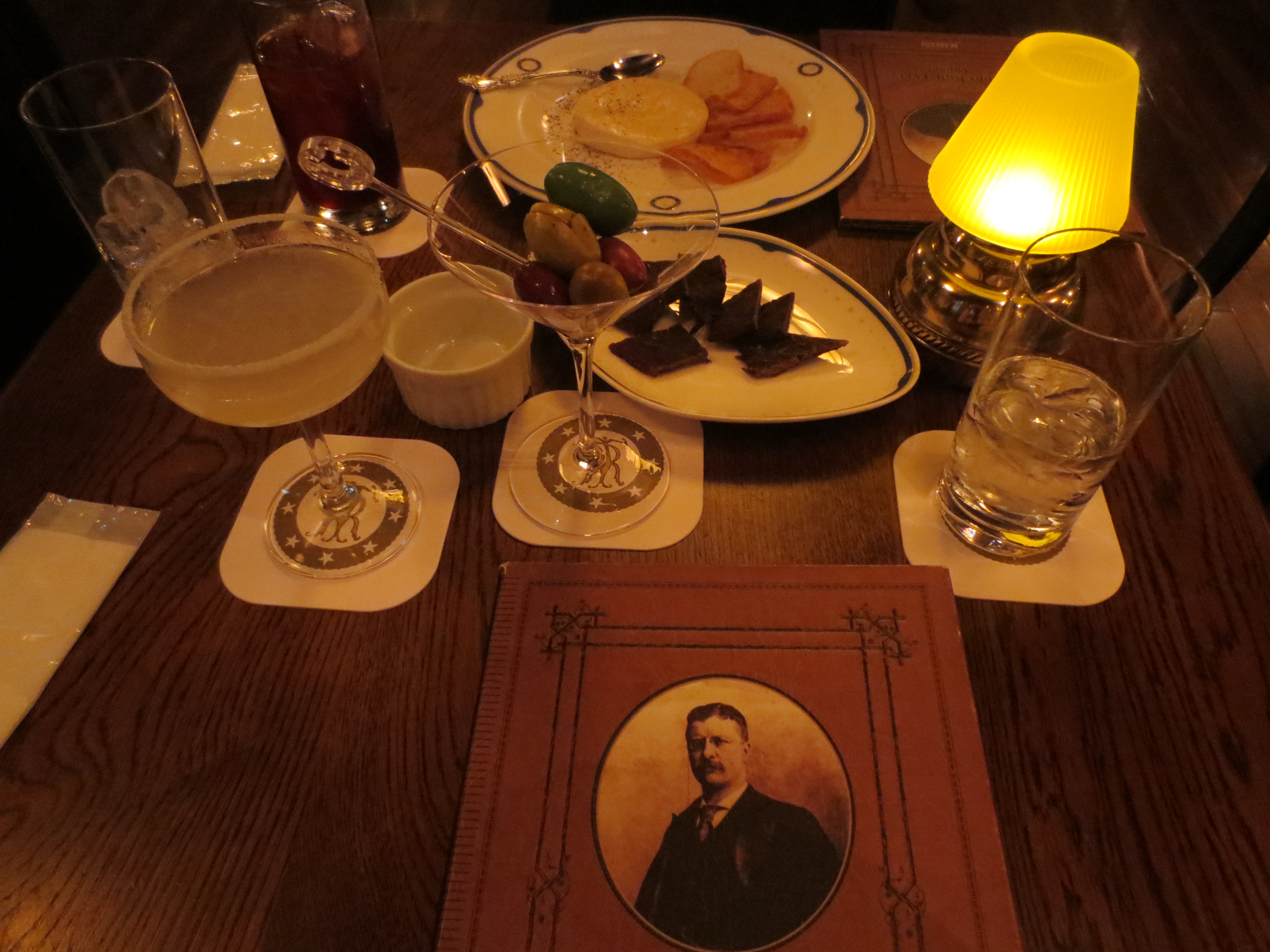 Appetisers and drinks at Teddy Roosevelt's Lounge TDR