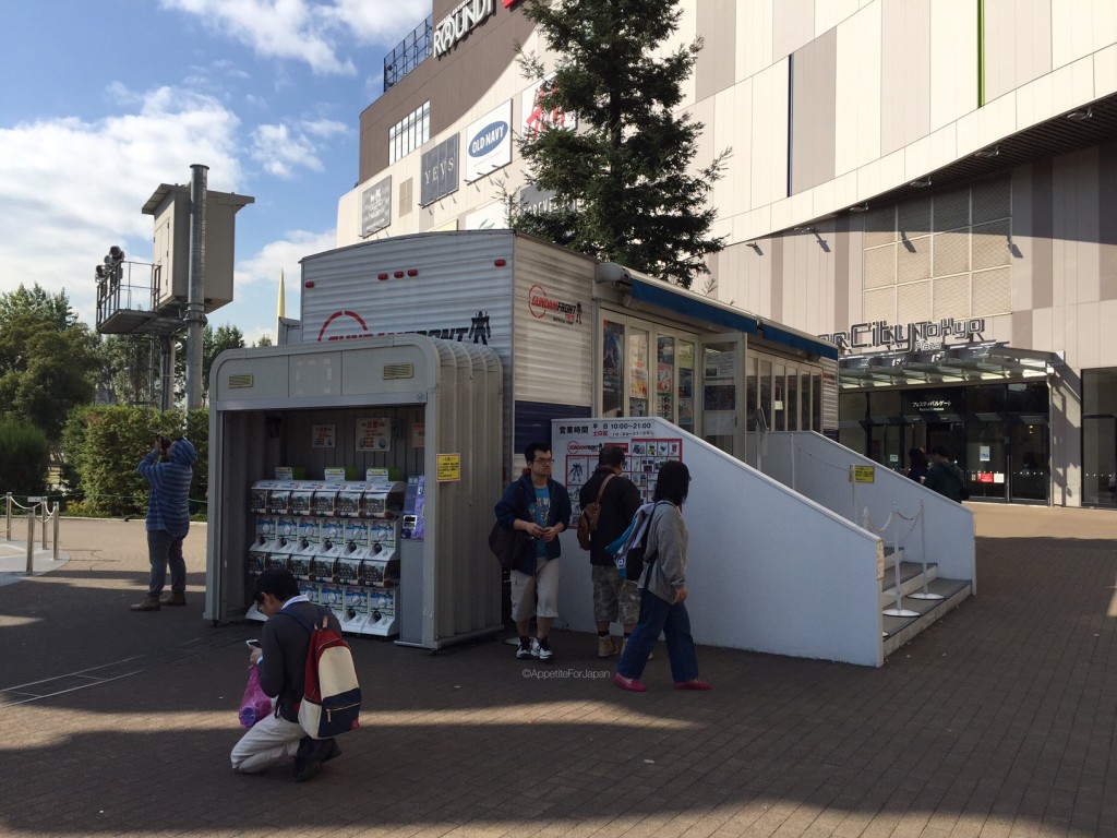 Gundam shop near Gundam statue Odaiba