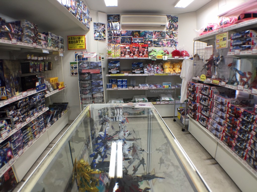 Gundam shop near Gundam statue Odaiba