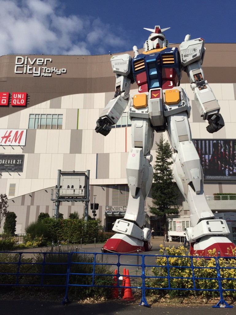 Gundam statue Tokyo