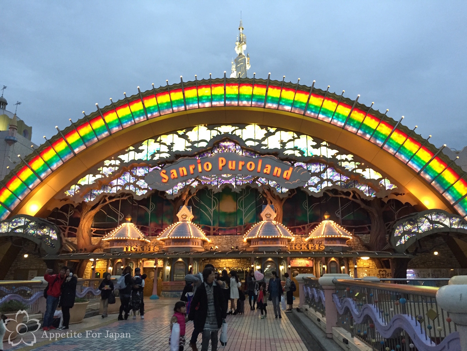 Sanrio Puroland: a theme park for Hello Kitty and friends in Tokyo